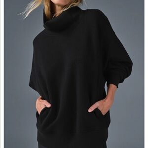 Alo hazy mock neck pullover in Black size S